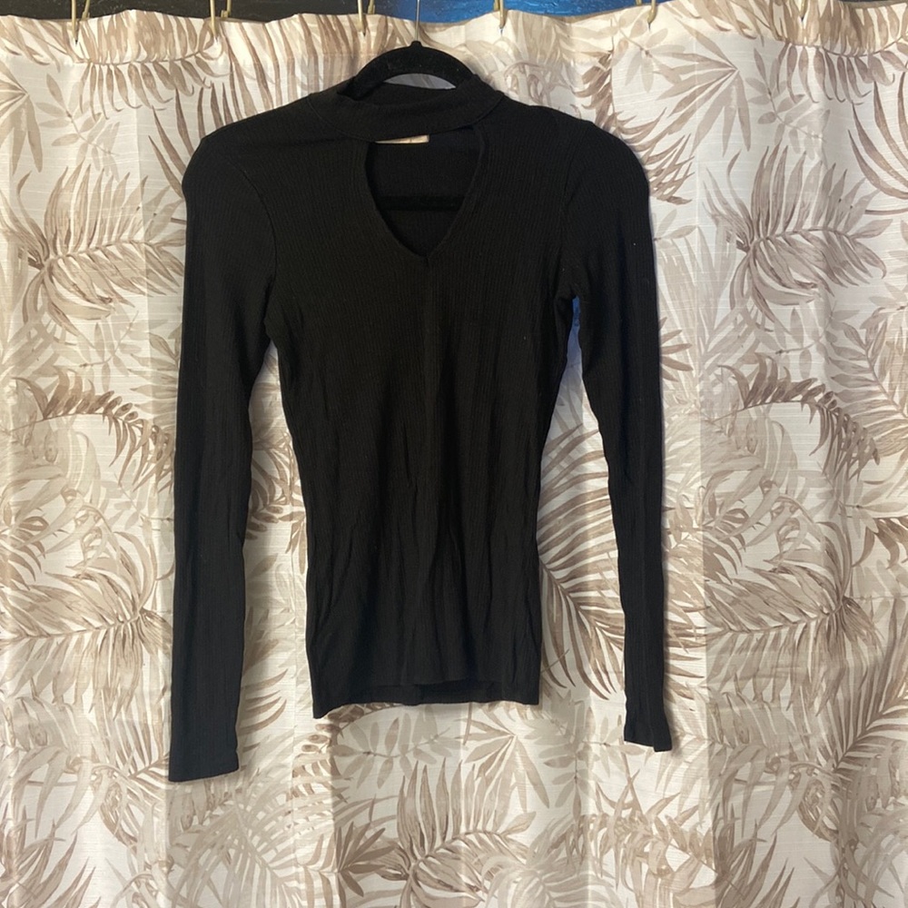 Long sleeve top with neck band